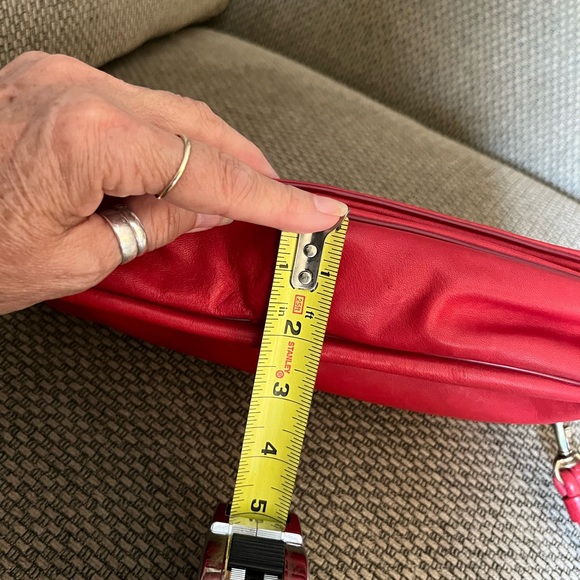 STONE MOUNTAIN All LEATHER Shoulder Bag - Picture 12 of 13